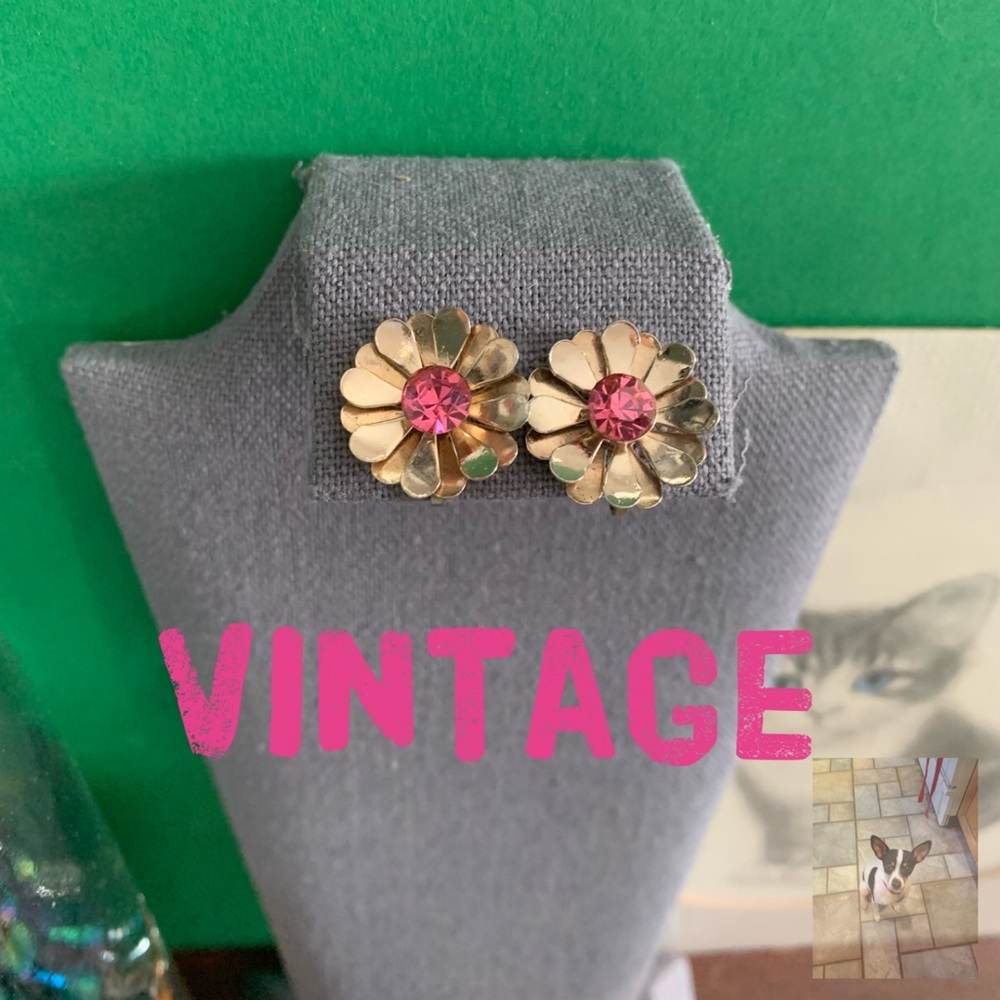 Vintage Nemo gold tone screw back floral earrings
